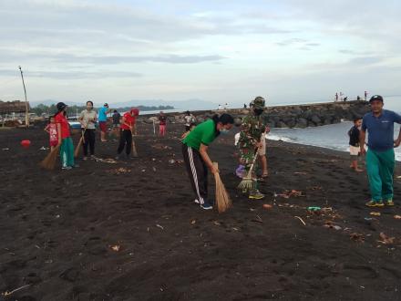 Clean Up Giri Emas Beach